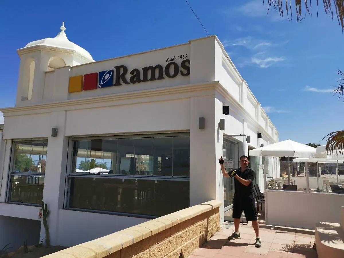 סן לואיס דה סביניאס Beachfront Apartment In La Noria IV Sabinillas, Manilva סן לואיס דה סביניאס